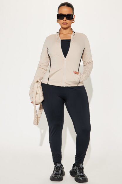 Chaqueta Deportiva Elegante con Cuello Alto y Manga Larga - Image 5